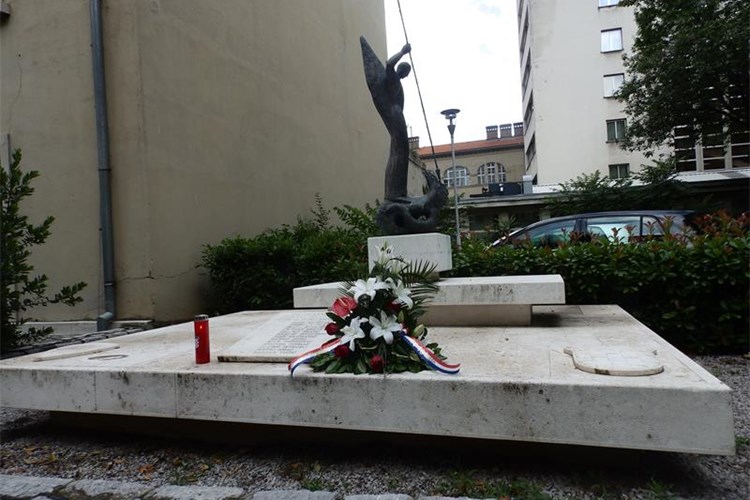 Slika vijesti/2015/DAN DRŽ-SPOMENIK-MALA.JPG